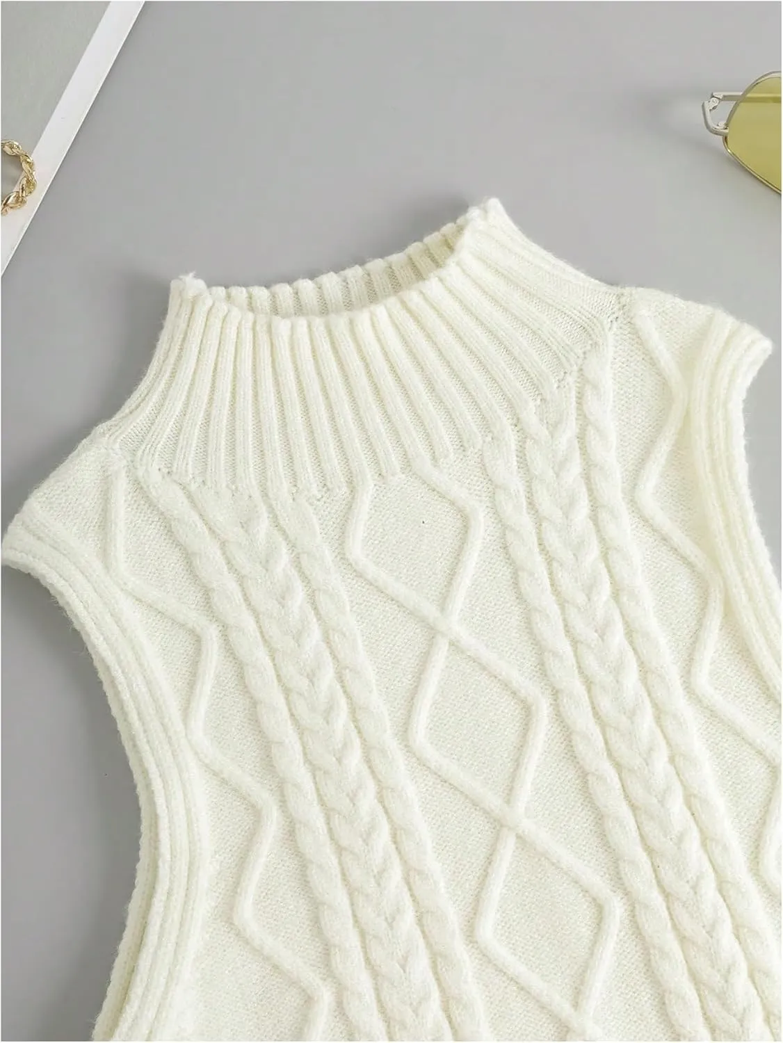 Verdusa Women's Cable Knit Crop Sweater Vest Mock Neck Sleeveless Knit Tops